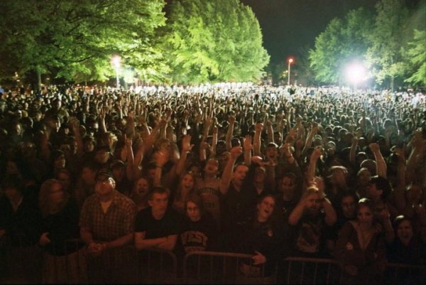 carolers tnjn.com photo by Samantha Thornton